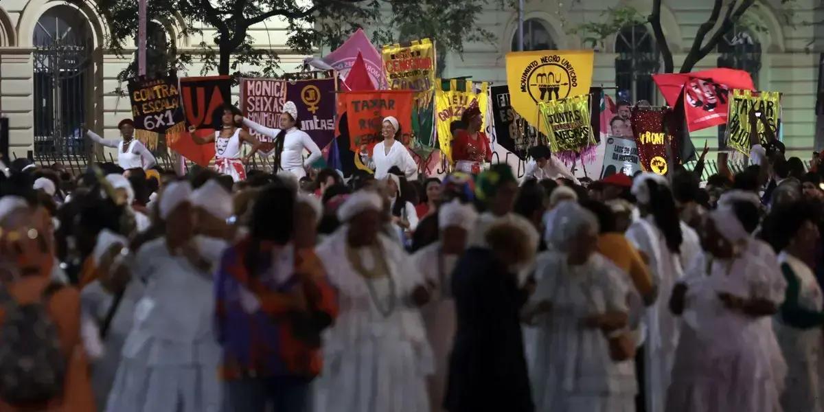 Caravanas partem de SP para Marcha das Mulheres Negras em Brasília