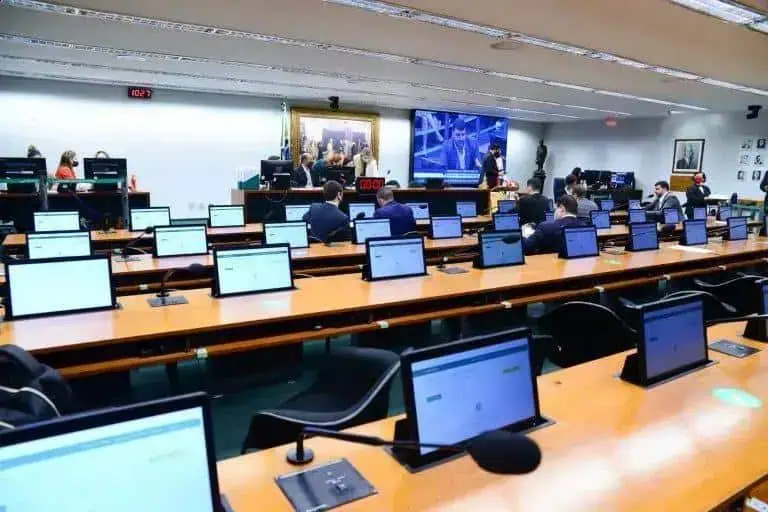 Comissão aprova nova regra para concursos da Polícia Federal e Civis