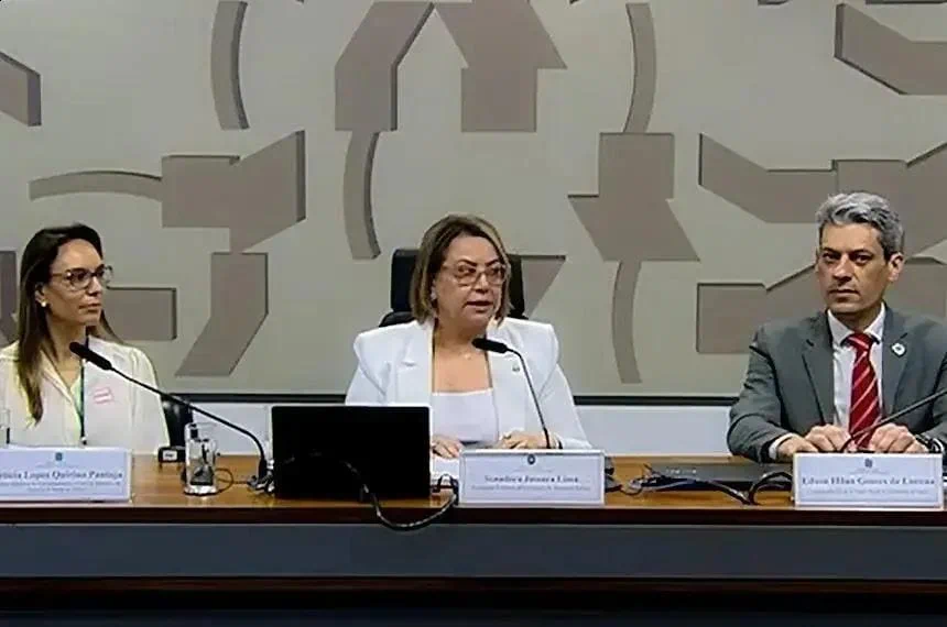 Debate no Senado propõe Julho Neon como mês da saúde bucal