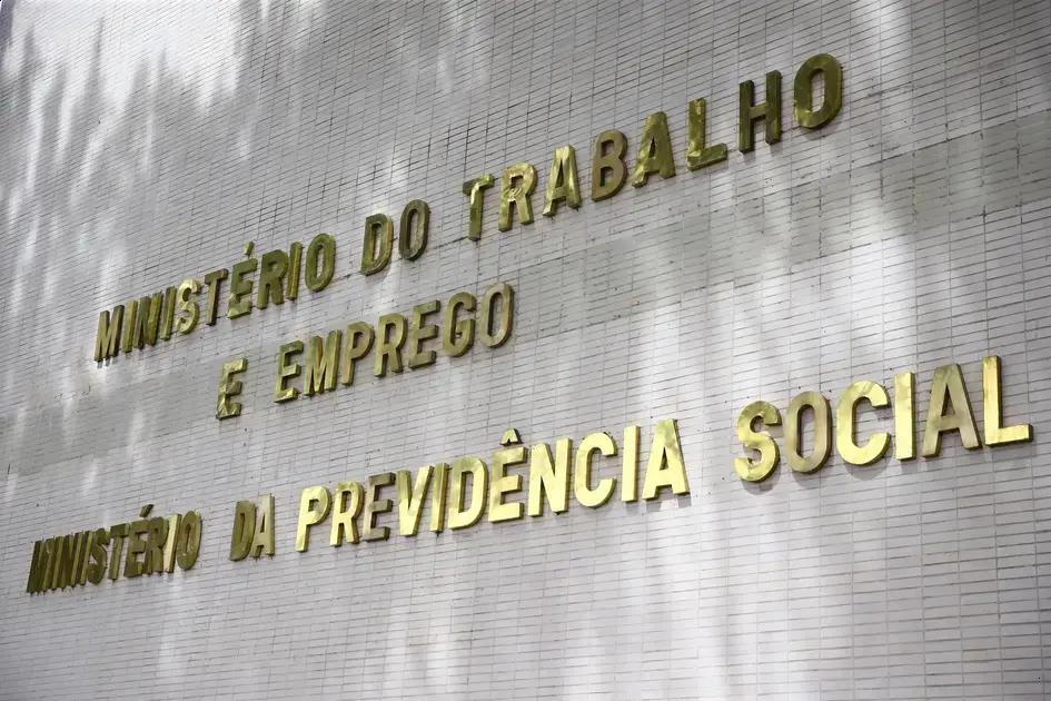 Ministério do Trabalho abre 100 vagas temporárias sem concurso