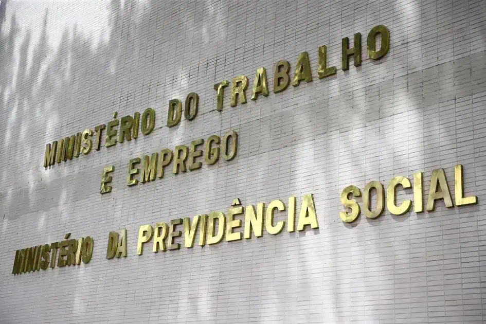 Ministério do Trabalho abre 100 vagas temporárias sem concurso
