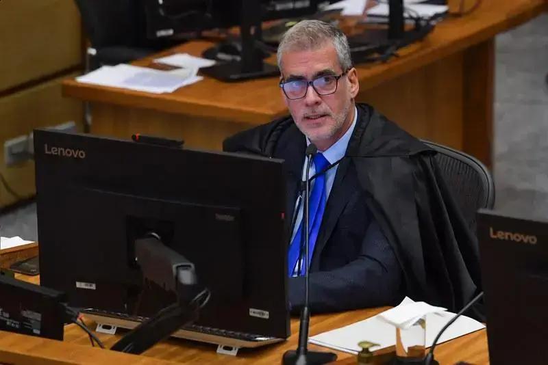 Ministro suspende inquérito de 8 anos por estelionato de R$ 29,90