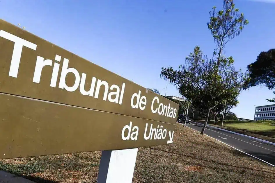 Salários e benefícios do auditor federal no TCU: O que você precisa saber