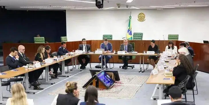 STF discute regulamentação de preços de medicamentos com Anvisa