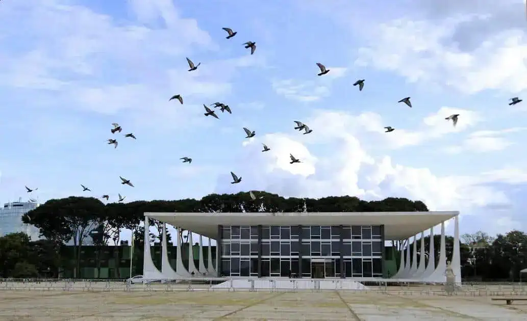 STF valida multas administrativas em múltiplos do salário mínimo