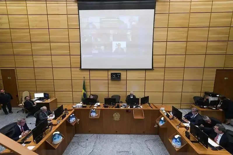 STJ mantém absolvição em júri e afasta nulidade em documento recente