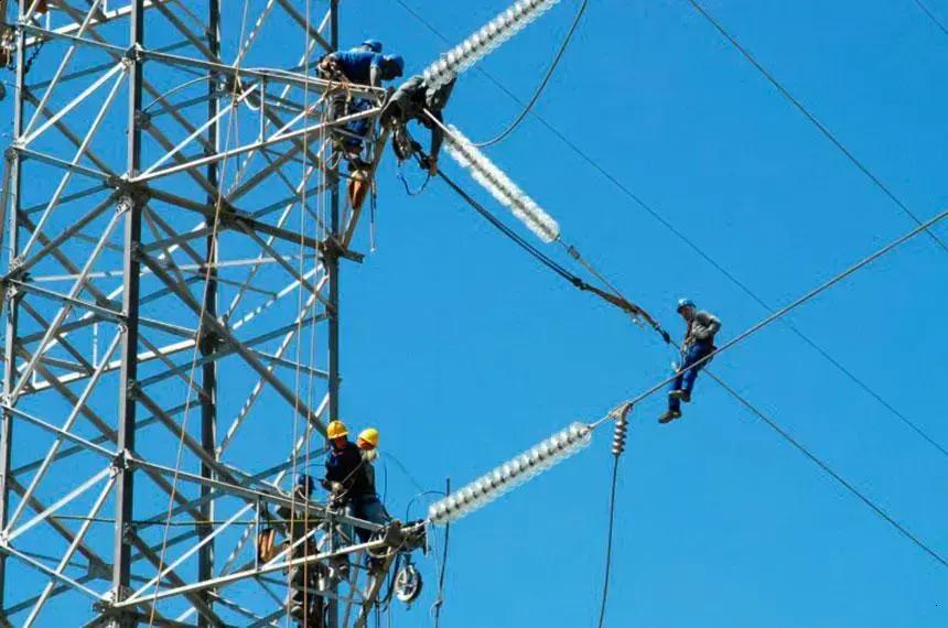 Lula veta realocação de trabalhadores das elétricas privatizadas