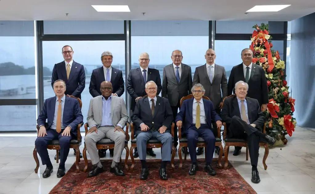 Ministros do STF Celebram Tradição em Almoço de Confraternização