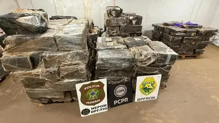PF captura 3 indivíduos com quase 4 toneladas de maconha na fronteira do Paraná