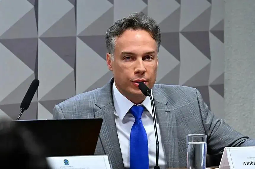 Silêncio na CPMI: Presidente da Amar Brasil Fica Calado em Audiência