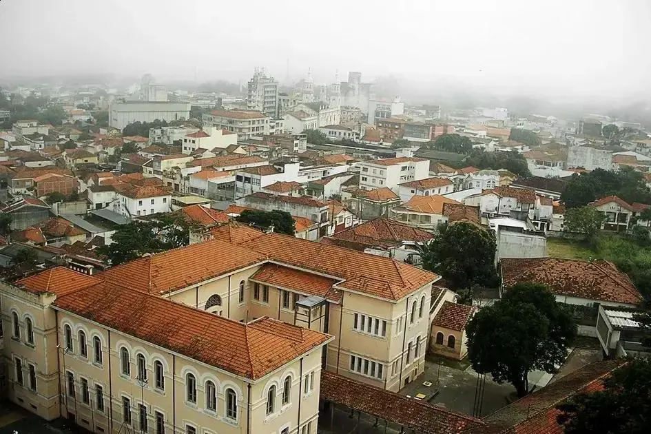 Guaratinguetá SP abre 28 vagas para docentes e gestores na educação