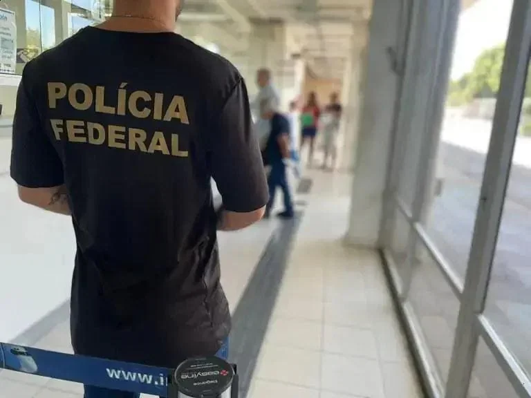 Homem foragido é preso no Aeroporto do Galeão pela Polícia Federal