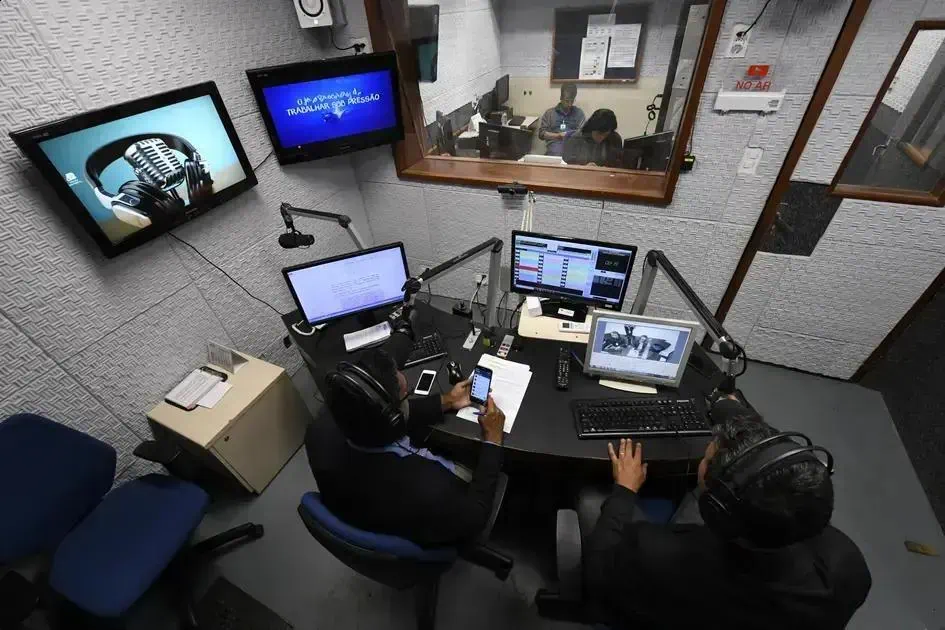 Nova lei garante carteira profissional para radialistas em todo o Brasil