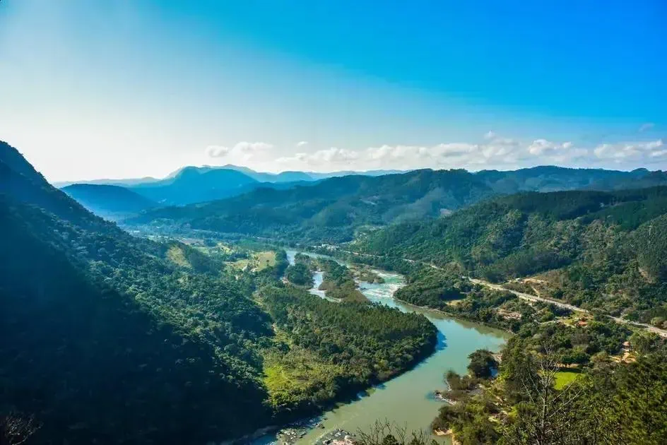 Prefeitura de Apiúna abre seletivo para Educação e Serviços Gerais