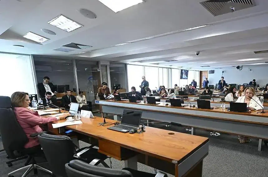 Projetos em pauta no Senado visam proteção de crianças e adolescentes