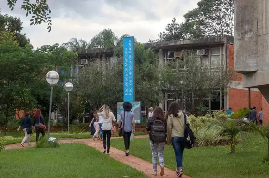 Senado avança em projeto que cria exame de proficiência em medicina