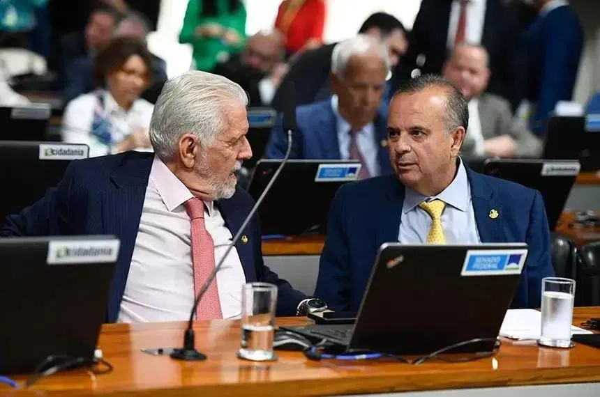 Senadores reagem à prisão de Maduro: uma divisão sobre a ação dos EUA