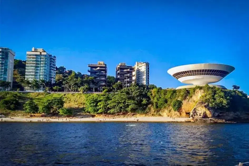 UFF Niterói oferta vagas para professor substituto em Química Analítica