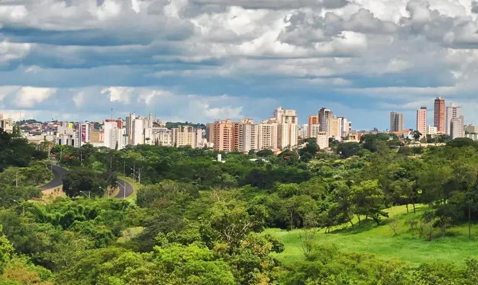 HC-UFTM abre vagas gratuitas para médicos; saiba como se inscrever