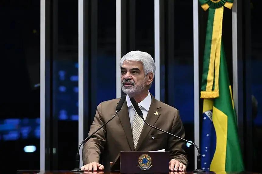 Humberto Costa e as mudanças necessárias na jornada de trabalho