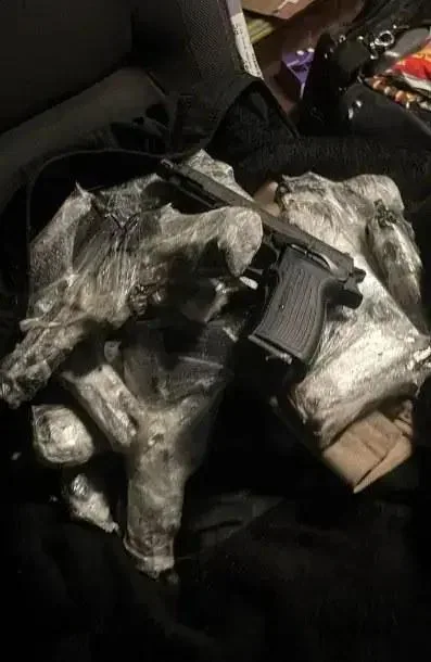 Polícia Federal apreende arsenal de 20 pistolas na Via Dutra, RJ