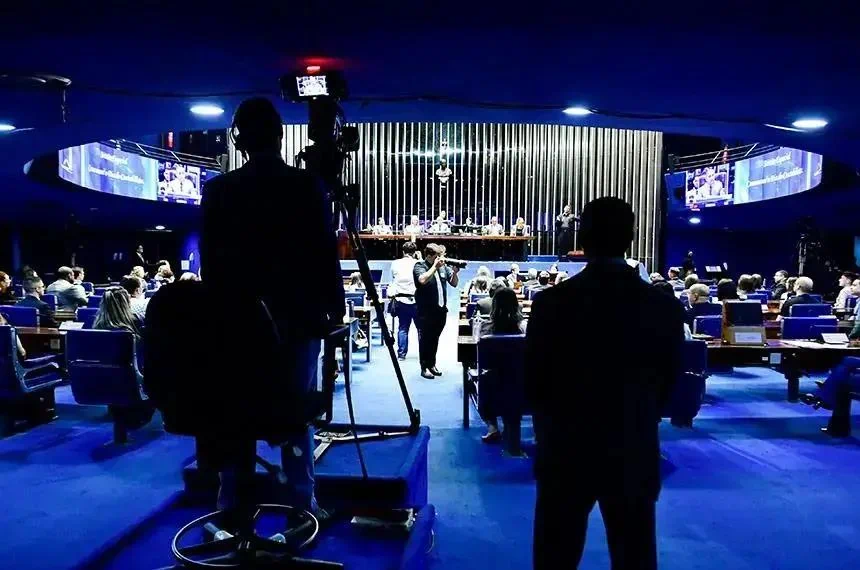 Senado comemora 30 anos da TV Senado com sessão especial