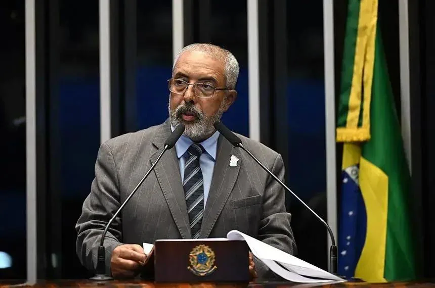 Senador Paim defende avanço no Estatuto dos Cães e Gatos no Senado