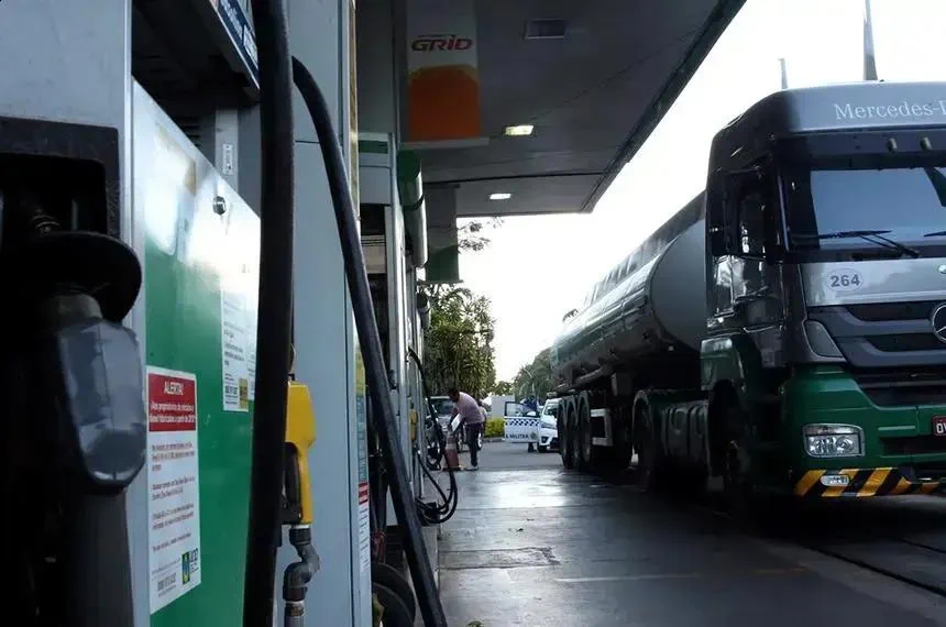 Governo implanta MP para baratear diesel e garantir piso do frete