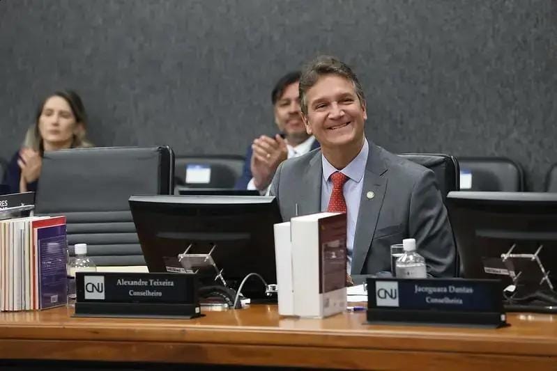 Homenagem destaca conquista de Alexandre Teixeira no CNJ sobre Justiça Restaurativa