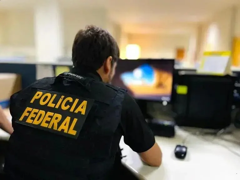 Polícia Federal realiza operação contra fraudes eletrônicas em criptoativos