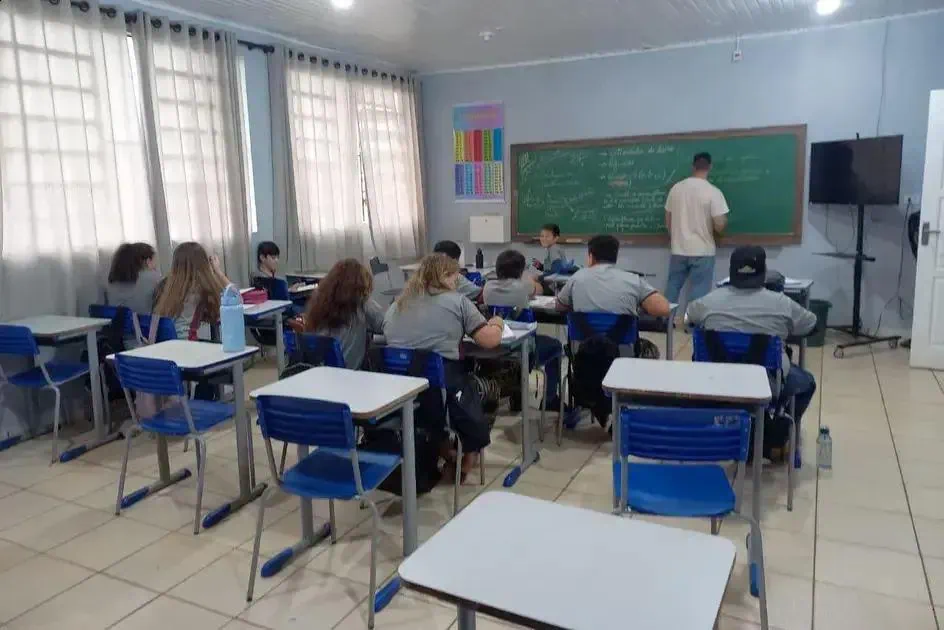 Prefeitura de Sengés abre 7 vagas para professores de Pedagogia