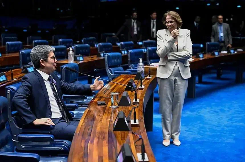 Senado aprova nova licença-paternidade e incentivos para reciclagem