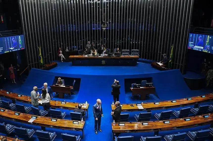 Senado aprova sessão de debates e diversas homenagens no Plenário