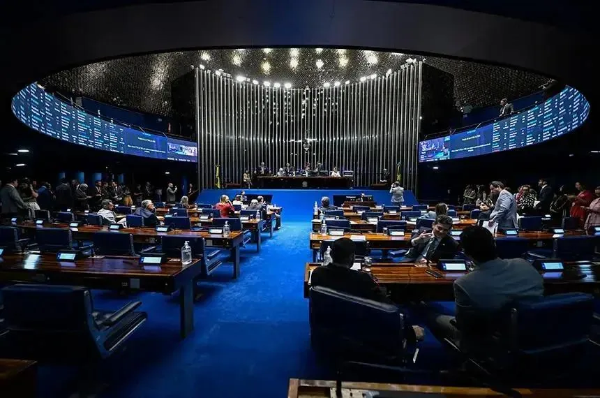 Senado vota reajuste salarial para policiais do DF e novos cargos no TRF5