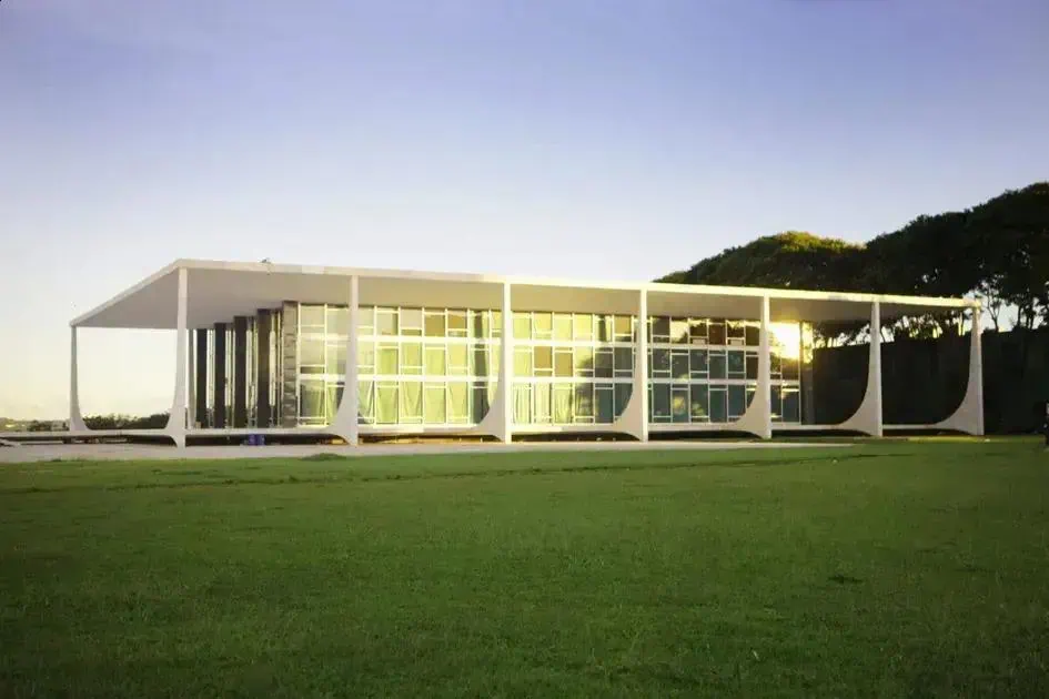 STF decidirá sobre contribuição previdenciária do 13º salário em aviso prévio