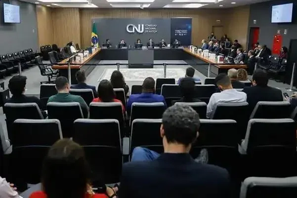 Tribunais brasileiros adotam ferramenta de IA para melhorar julgamentos