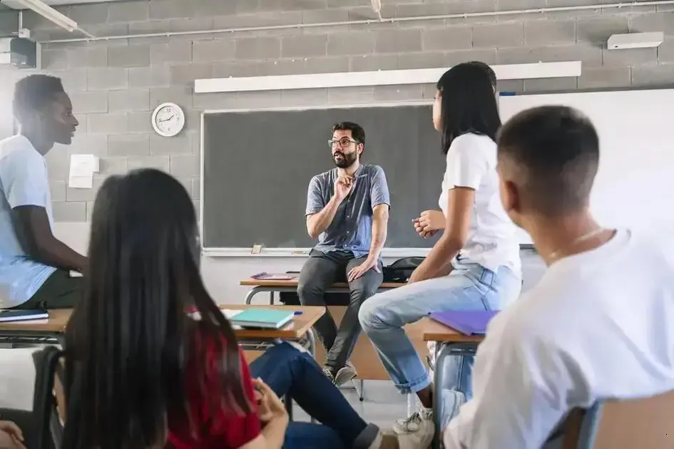 UEMS abre vagas temporárias para professores de Letras em Dourados