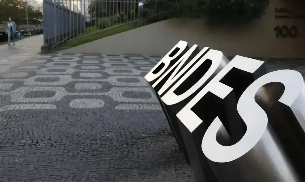 BNDES amplia acesso de PcDs em concursos após acordo com o MPF