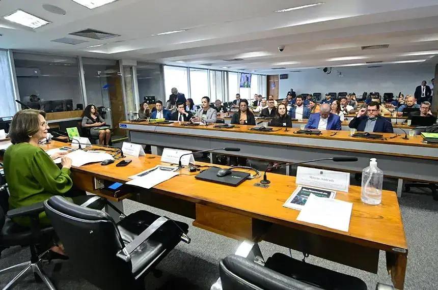 CDH debate proteção e direitos para frentistas expostos a riscos