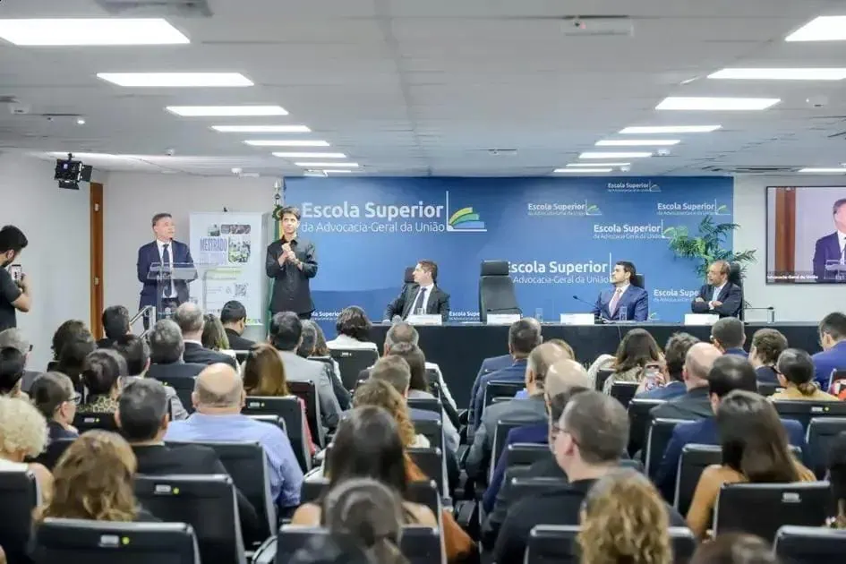 Mendonça destaca papel da advocacia pública em aula magna na ESAGU