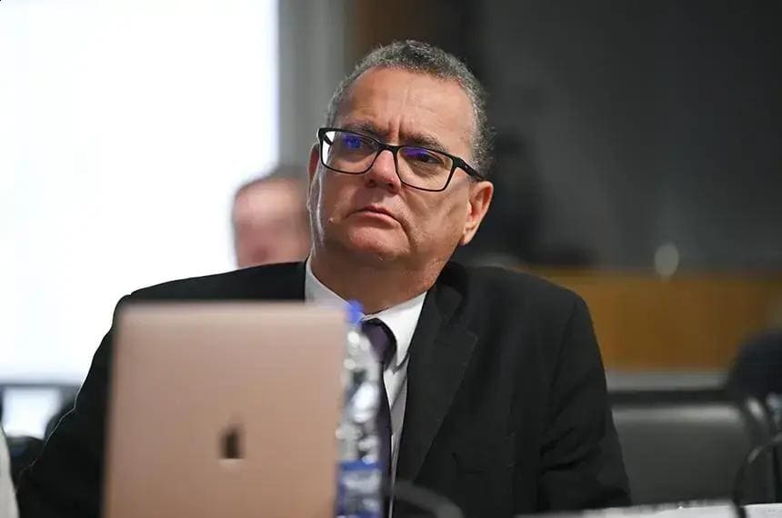 Saúde mental de jornalistas: relatório aponta sobrecarga e pede ações