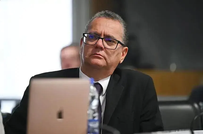 Saúde mental de jornalistas: relatório aponta sobrecarga e pede ações