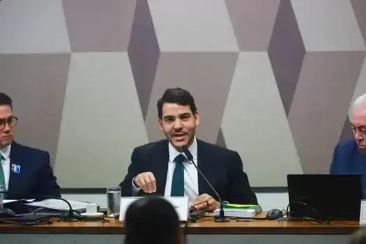 AGU defende prerrogativas da advocacia e pede debate sobre a PEC 45
