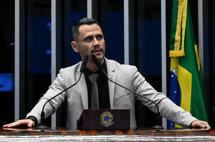 Avanço da PEC põe fim à escala 6x1 e critica privilégios da elite política