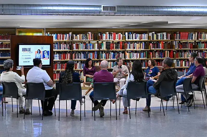 Escrita afetuosa feminina: rodas do Senado destacam vozes e sororidade