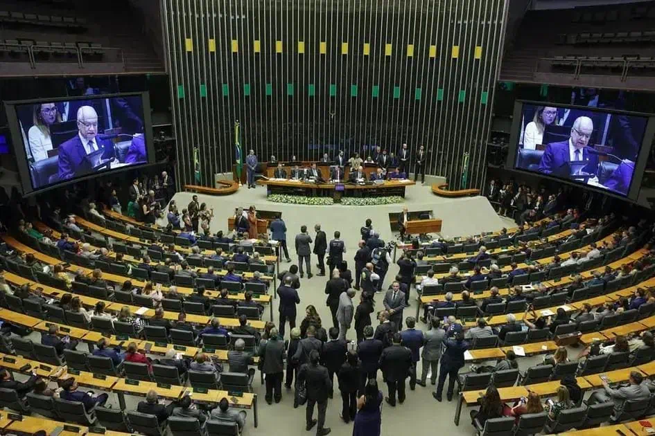 Fachin reforça papel do Parlamento ao celebrar 200 anos da Câmara
