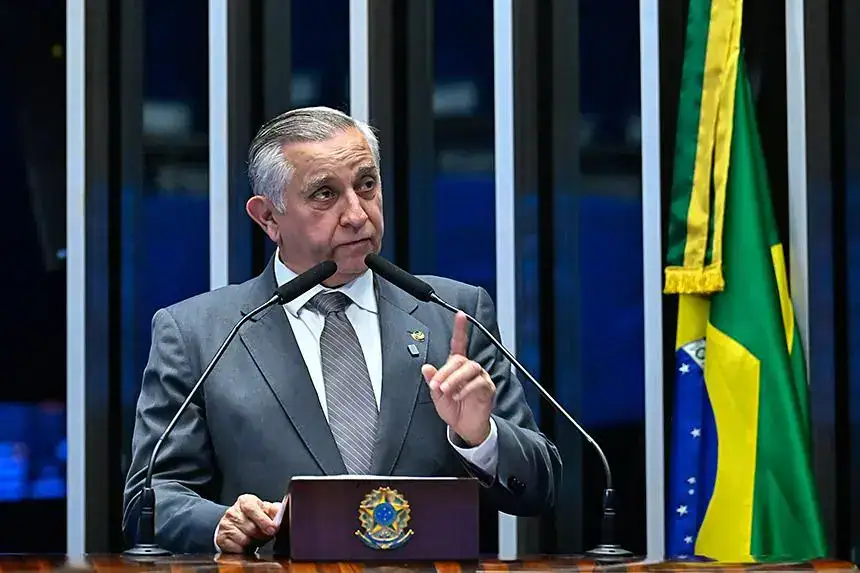 Direito de defesa: advogado pode se comunicar com cliente preso, diz Izalci
