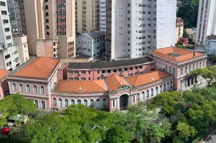 Cefets de MG e RJ recebem autonomia e viram universidades federais