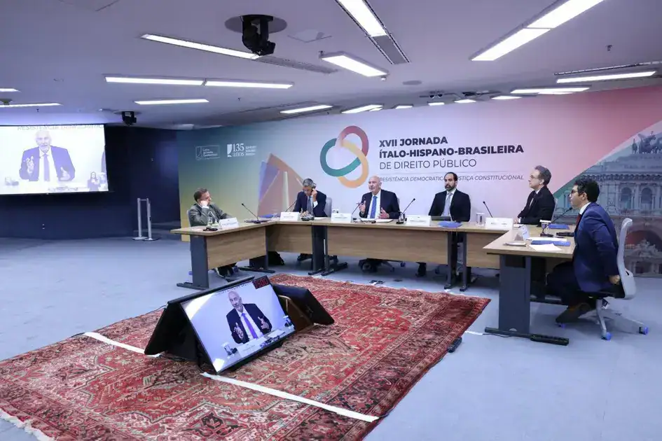 Jornada Ítalo‑Hispano‑Brasileira debate democracia e justiça constitucional