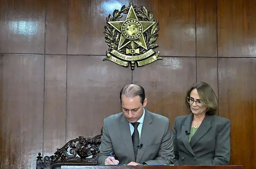 Renzo Braz assume cadeira no Senado por Minas Gerais até fev. de 2027